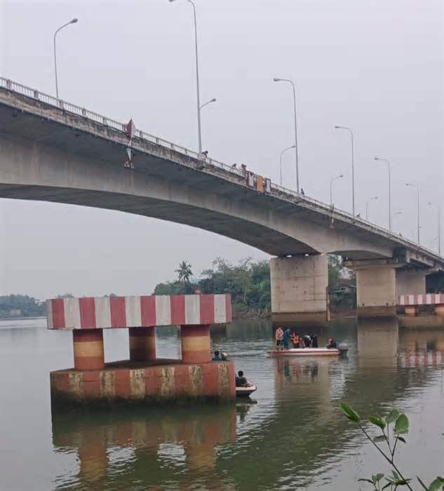 Lặn tìm người phụ nữ nhảy cầu mất tích dưới sông Đồng Nai
