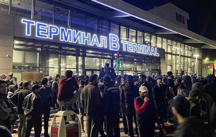 Nga bắt 60 người sau vụ đám đông tràn vào sân bay