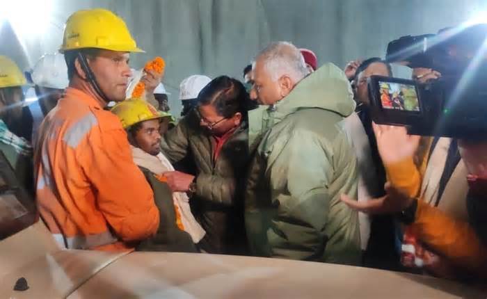 Ấn Độ giải cứu 41 công nhân mắc kẹt trong đường hầm