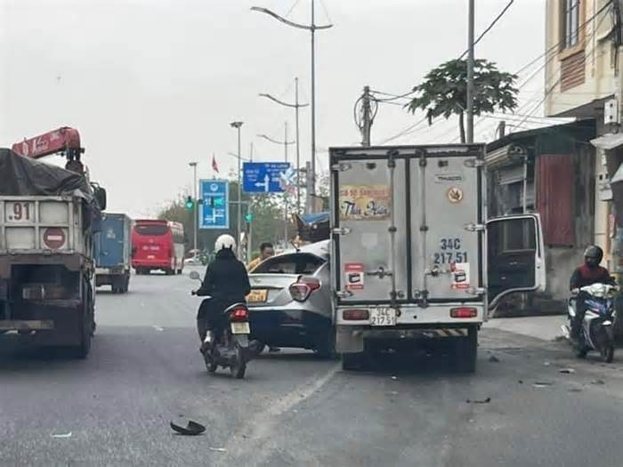 Quảng Ninh: Va chạm liên hoàn giữa 3 ô tô khiến 2 người tử vong