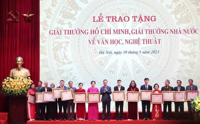 Nhiều tác giả nhận được tiền Giải thưởng Hồ Chí Minh
