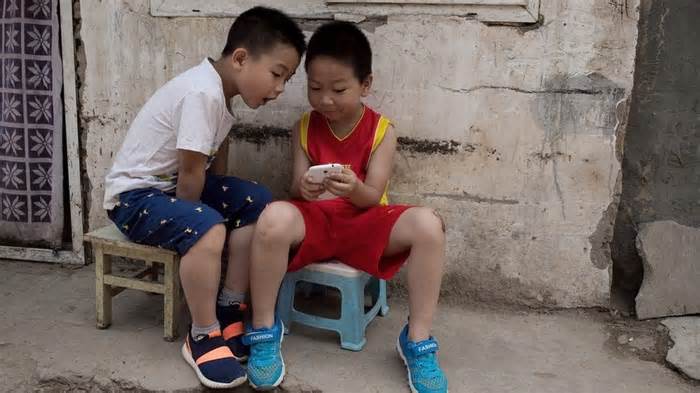 Chứng nghiện điện thoại ở trẻ em vùng nông thôn Trung Quốc
