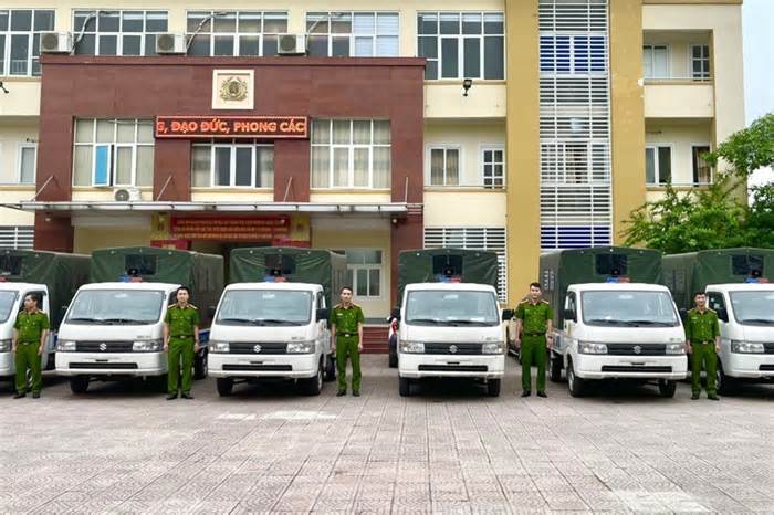 Công an các xã ở Hà Tĩnh được cấp 57 xe ôtô tải