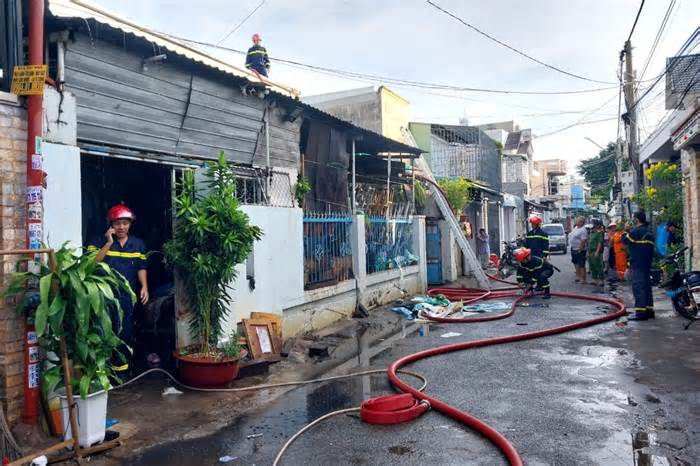 Nhanh chóng dập tắt vụ cháy nhà trong tuyến đường nhỏ tại Vũng Tàu