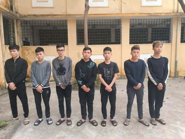 Hà Nội: Tạm giữ 2 nhóm thanh niên mang 'bom xăng' đi hỗn chiến