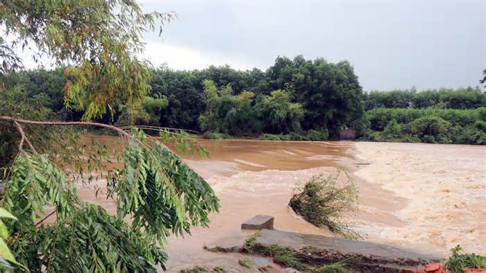 Mưa lớn ngập cục bộ ở Bắc Giang, 20 hộ dân phải sơ tán