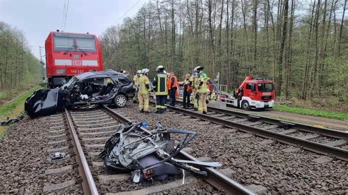 Đức: Tàu hỏa đâm ôtô cố vượt qua đường sắt, 3 người thiệt mạng