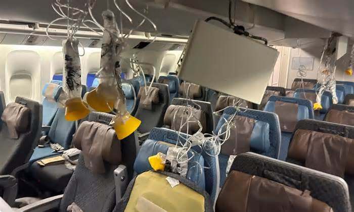 Singapore nêu lý do hành khách bị hất tung trong vụ máy bay gặp nhiễu động