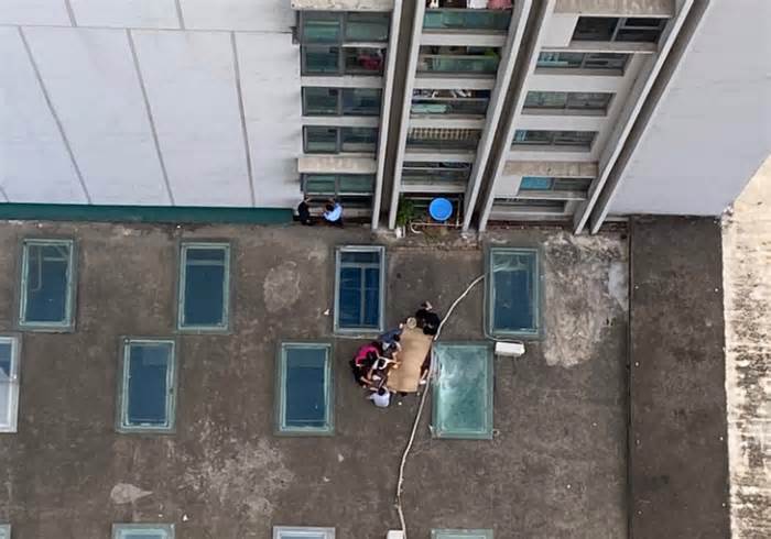 Hà Nội: Rơi từ tầng 34 của chung cư, nữ sinh lớp 7 tử vong