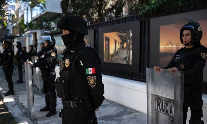 Thêm quốc gia cắt quan hệ với Ecuador sau vụ đột kích sứ quán Mexico