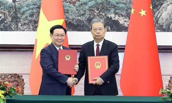 Chủ tịch Quốc hội muốn Việt - Trung tăng hiệu suất thông quan