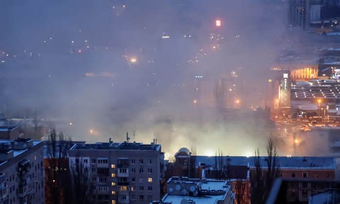 Nga, Ukraine tập kích lẫn nhau bằng hàng chục UAV tự sát