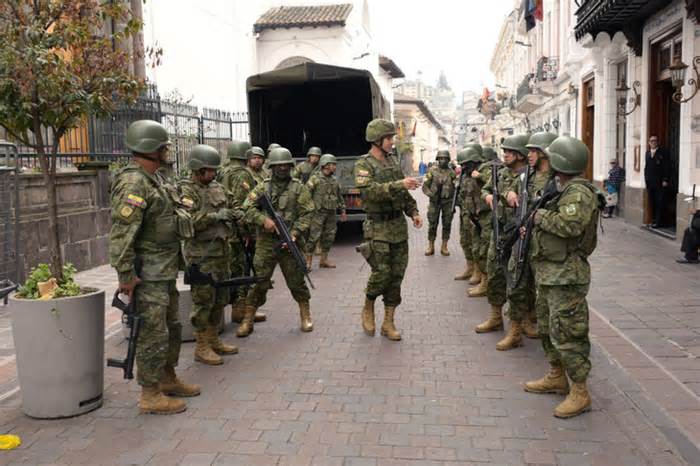 Ecuador ban hành tình trạng khẩn cấp, nhiều cảnh sát bị bắt cóc