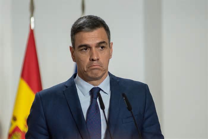 Thủ tướng Tây Ban Nha xem xét từ chức sau khi vợ bị điều tra