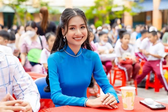 Hoa hậu Nguyễn Thanh Hà khởi động dự án “Tiếng Anh cộng đồng“