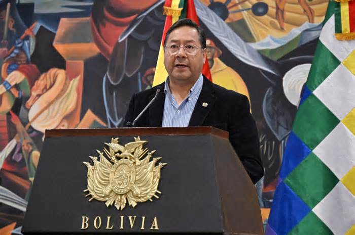 Tổng thống Bolivia phủ nhận 'tự làm đảo chính'