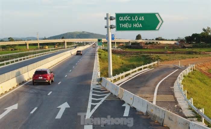 Cao tốc thông xe nhưng nút giao, đường kết nối do tỉnh Thanh Hóa thi công vẫn dở dang