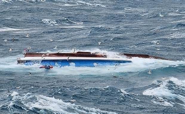 5 thuyền viên Việt Nam được cứu trong vụ lật tàu cá ở Hàn Quốc