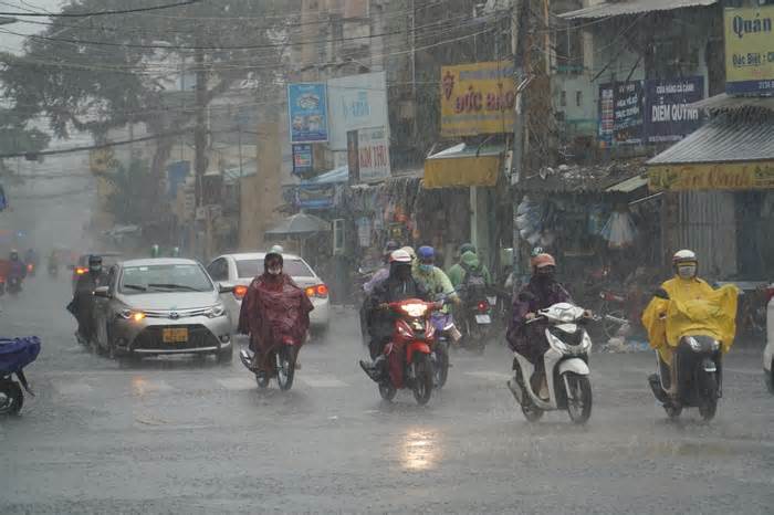 TP Hồ Chí Minh có mưa lớn kéo dài tại các quận, huyện