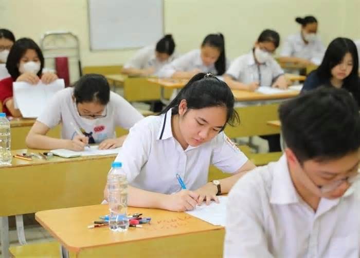 Hôm nay, học sinh Hà Nội nộp phiếu đăng ký dự tuyển vào lớp 10