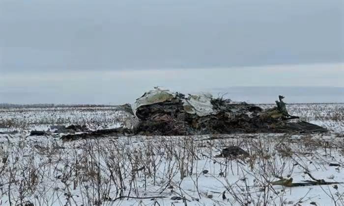 Nga sẵn sàng trả thi thể tù binh vụ rơi Il-76 cho Ukraine