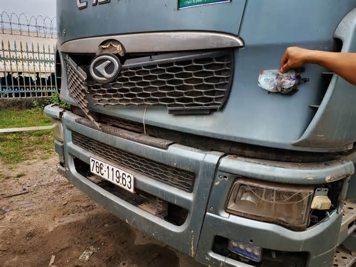 Quảng Ngãi: Phát hiện đoàn xe tải nghi sử dụng tem kiểm định giả