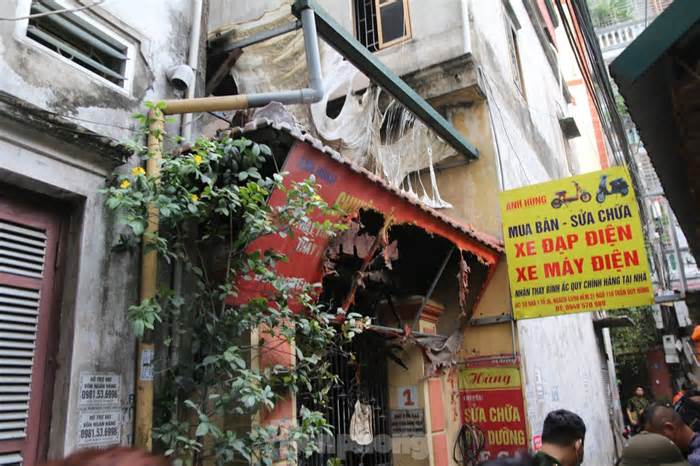 Cảnh tan hoang trong ngôi nhà cháy ở Hà Nội làm 14 người chết