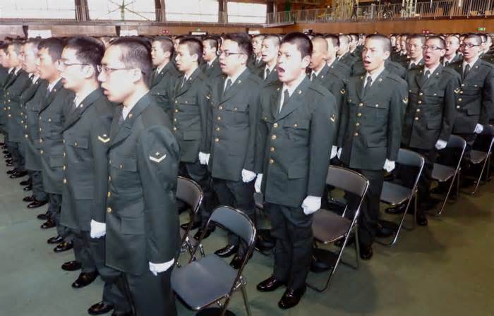 Nhật bỏ quy định cắt đầu đinh với binh sĩ