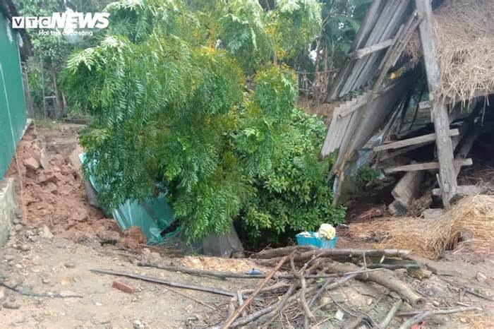 Hố tử thần rộng 15m2 'nuốt' vườn nhà dân ở Hà Tĩnh