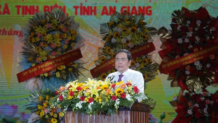 Công bố nghị quyết thành lập thị xã Tịnh Biên