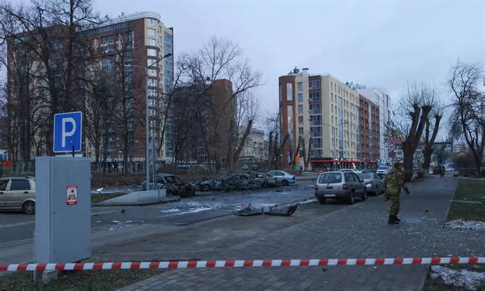 Nga sơ tán hơn 100 người ở thành phố gần Ukraine