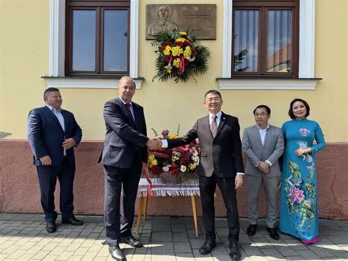 Đại sứ quán Việt Nam tại Slovakia tổ chức Lễ kỷ niệm 134 năm Ngày sinh Chủ tịch Hồ Chí Minh
