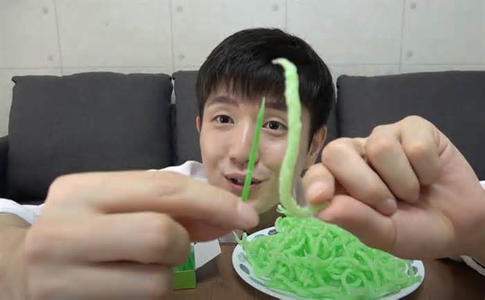Hàn Quốc cảnh báo người dân ngừng ăn món 'tăm xỉa răng chiên giòn'