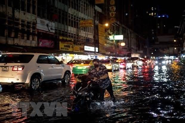 Thủ tướng Thái Lan cảnh báo sẵn sàng phương án kịp thời ứng phó lũ lụt