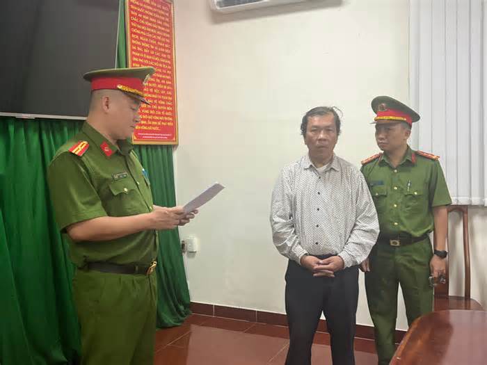 Từ đơn tố giác của bà Nguyễn Phương Hằng, bắt thêm một luật sư