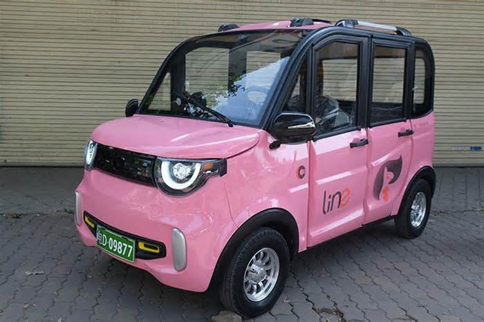 Cận cảnh ôtô điện mini Trung Quốc nhập lậu dưới 100 triệu tại Hà Nội