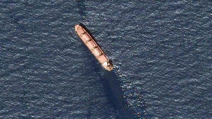 Căng thẳng ở Biển Đỏ và vịnh Aden: Tàu hàng Anh nguy cơ chìm sau khi bị tấn công, Mỹ phá hủy 2 tên lửa chống hạm và 4 UAV của Houthi