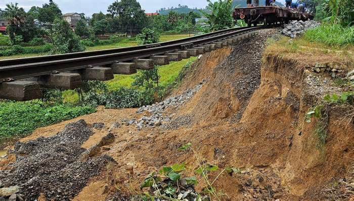 Thông tin về sự cố sạt lở đường sắt Hà Nội - Lào Cai