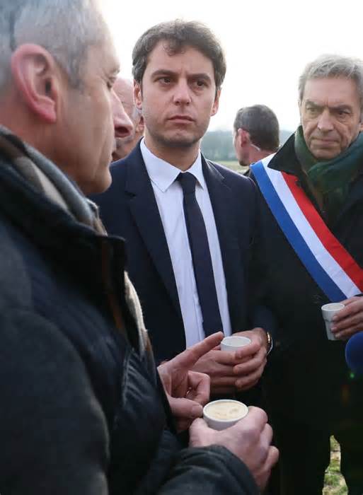 Thủ tướng Pháp gặp nông dân, một ngày trước biểu tình lớn