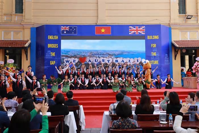 Hà Nội: Học sinh quận Hoàn Kiếm tự tin thể hiện năng lực ngoại ngữ