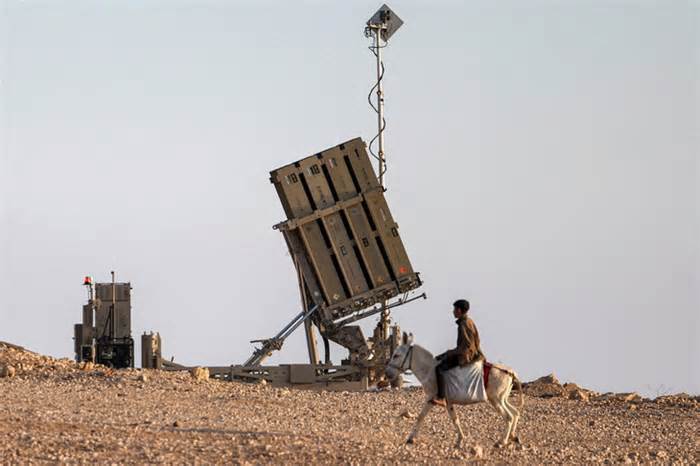 Israel tiết lộ chi phí đánh chặn 'mưa' tên lửa và drone từ Iran