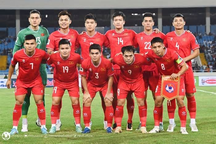 HLV Kim Sang Sik khởi đầu thuận lợi, tuyển Việt Nam tăng 1 bậc trên BXH FIFA