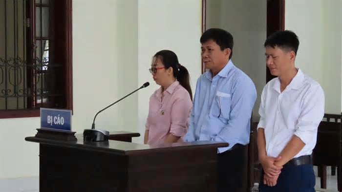 Phạt 3 năm tù cựu Giám đốc CDC Bình Phước nhận quà Công ty Việt Á