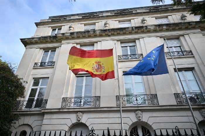 Tây Ban Nha triệu hồi đại sứ tại Argentina, Buenos Aries gọi 'anh em' với Madrid, khẳng định 'không có xung đột ngoại giao'