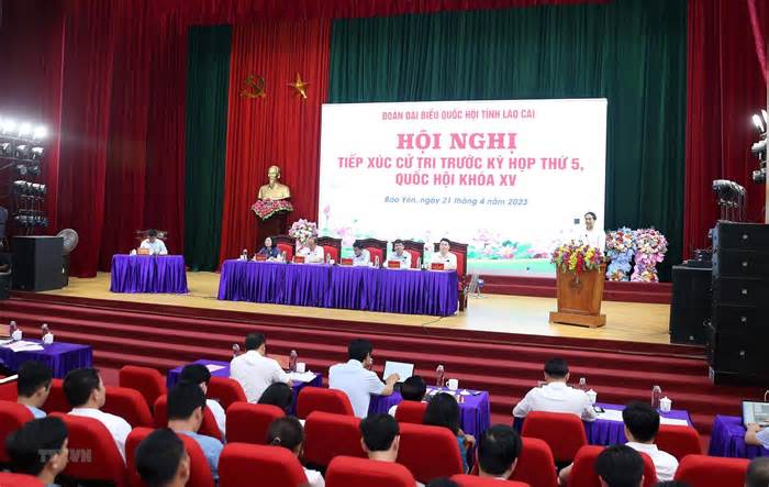 Chủ nhiệm Ủy ban Kiểm tra TW Trần Cẩm Tú tiếp xúc cử tri tỉnh Lào Cai