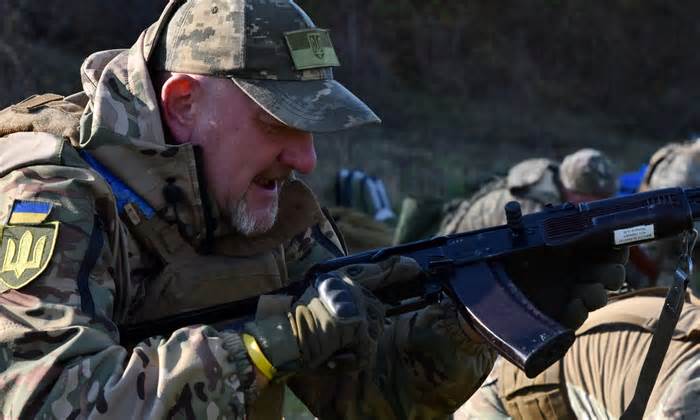 Phương Tây có thể thúc giục Ukraine tuyển lính đến 70 tuổi
