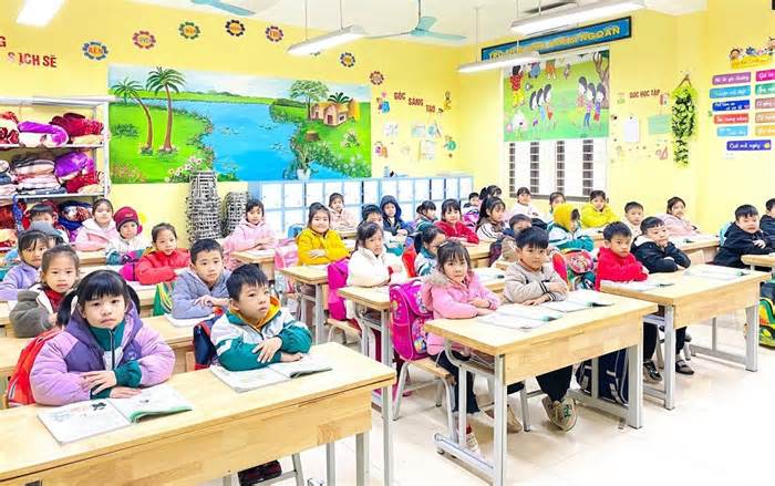Nhiều trường Hà Nội ghi nhận 80% trẻ mầm non, tiểu học đi học dù rét đậm