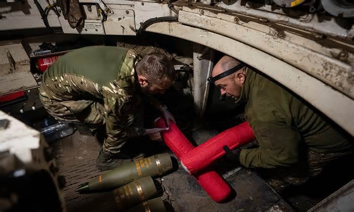 Lính Ukraine ở Kharkov bắt đầu được giải cơn khát đạn pháo