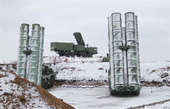 Nga tuyên bố đánh chặn hai tên lửa hoán cải ở Crimea