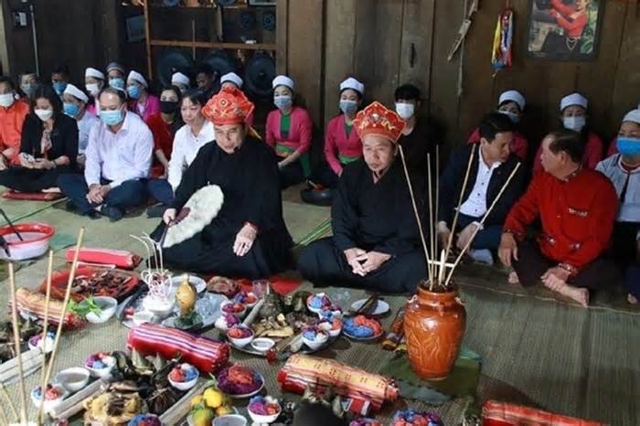 Chính phủ đồng ý đệ trình UNESCO hồ sơ di sản Mo Mường và nghệ thuật chèo